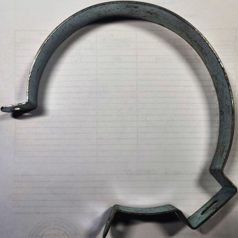 Хомут зажим для трубы 110 настенный под винт